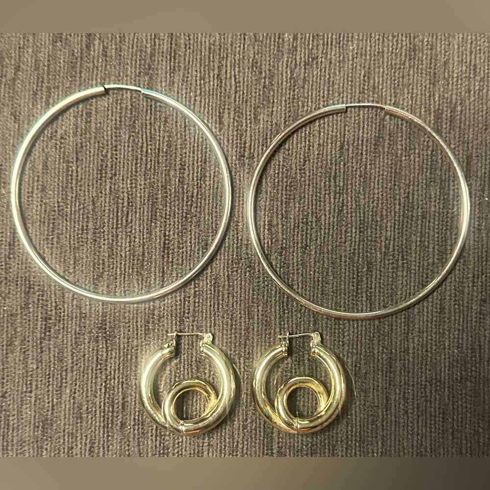 2 Pair Gold Tone Hoop Earrings